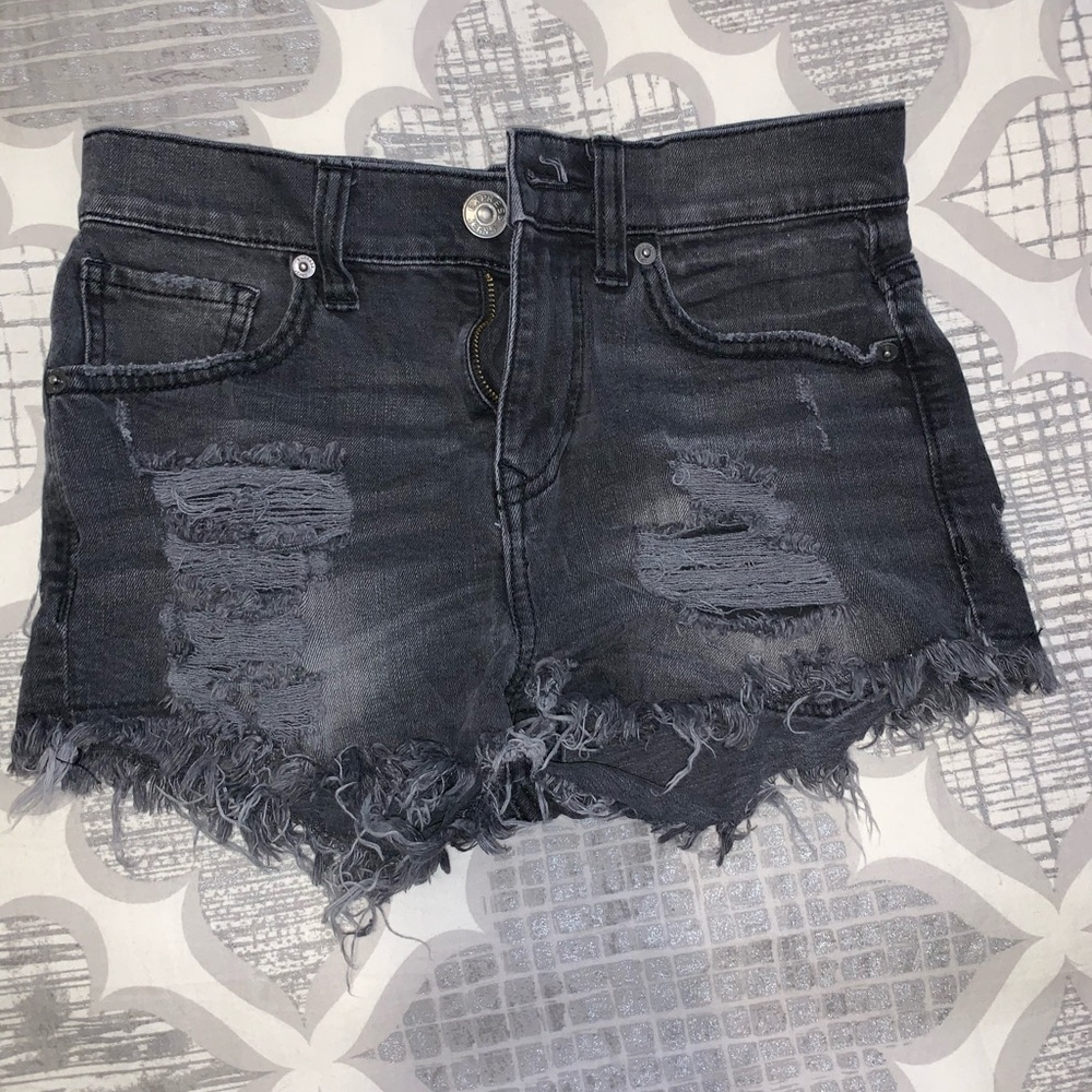 Wripped jean shorts